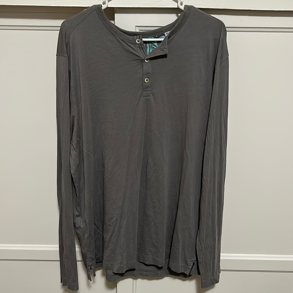 Tommy Bahama long Sleeve Henley XL